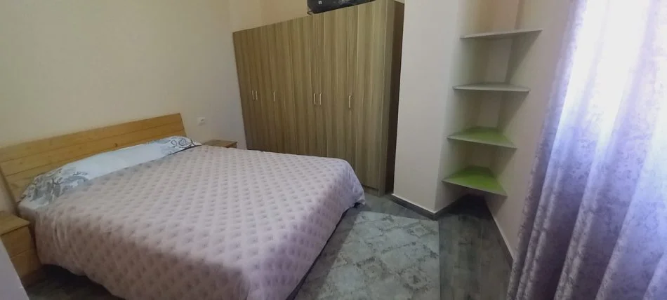 Tirane, jepet me qera apartament 1+1 Kati 2, 55 m² 400 € (APARTAMENT ME QIRA 1+1 Rruga E Elbasanit)