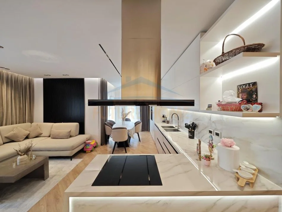 Durres, shitet apartament 2+1+Aneks+Ballkon Kati 5, 107 m² 270.000 € (Plazh Hekurudha)