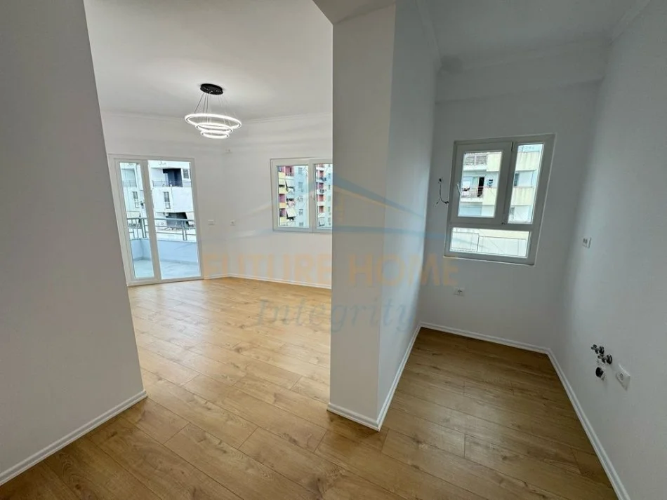 Tirane, shes apartament 1+1 Kati 4, 50 m² 93.000 € (Unaza e Re)