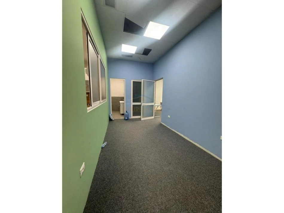 Tirane, jepet me qera ambjent biznesi Kati 0, 204 m² 3.200 € (Siri Kodra)