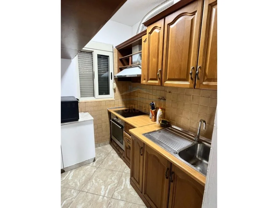 Durres, jepet me qera apartament 1+1 Kati 4, 67 m² 300 € (Prane Zjarrefikses, Durres)