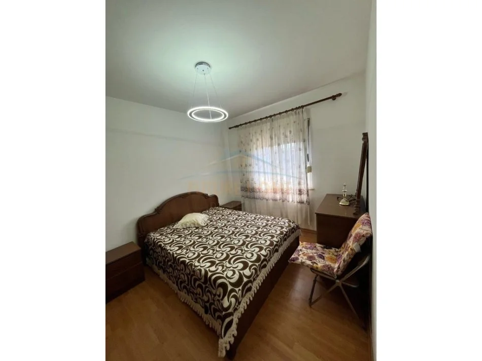 Durres, jepet me qera apartament 1+1 Kati 4, 67 m² 300 € (Prane Zjarrefikses, Durres)