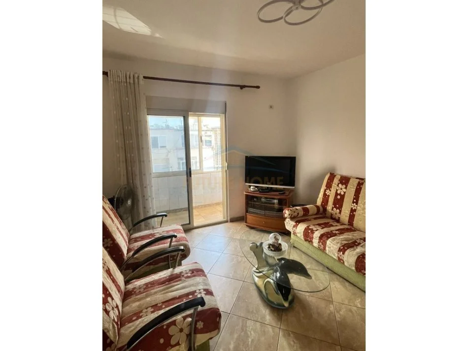 Durres, jepet me qera apartament 1+1 Kati 4, 67 m² 300 € (Prane Zjarrefikses, Durres)