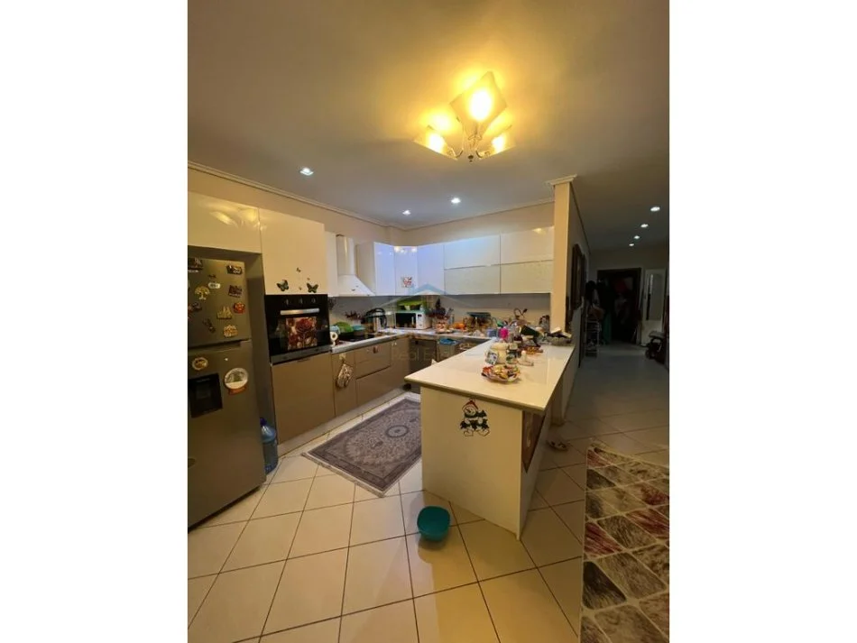 Tirane, shitet 2+1+Ballkon Kati 3, 275.000 € (Kopshti Zoologjik)