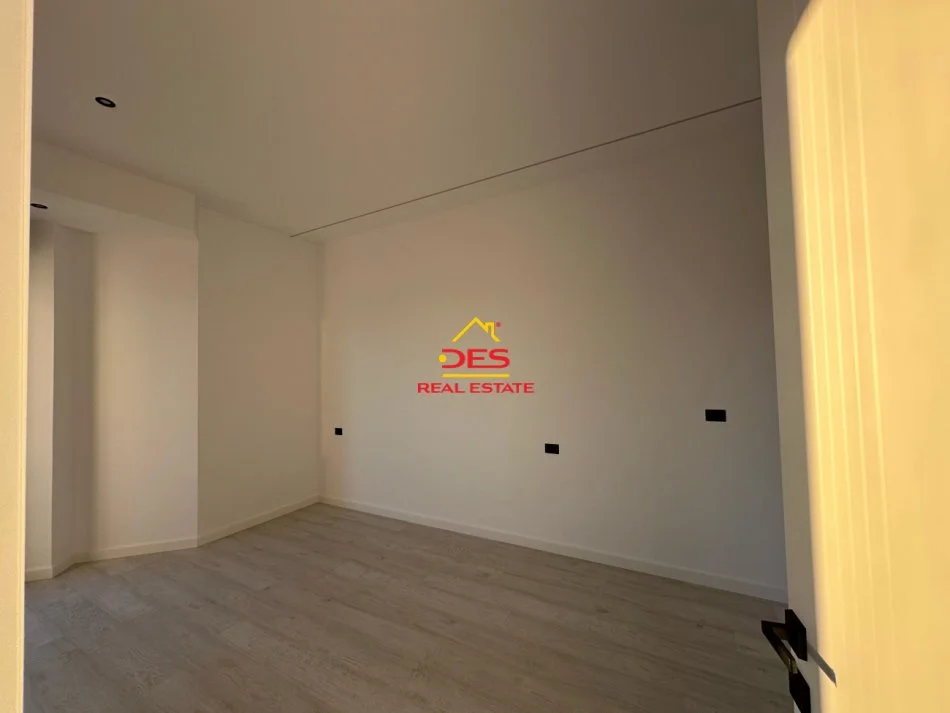 Vlore, shitet apartament 1+1+Aneks Kati 1, 75 m² 250.000 € (Rruga Murat Tërbaçi)