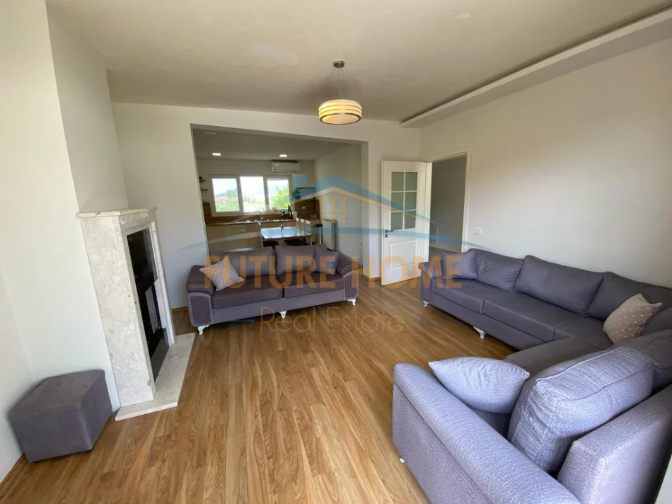 Shqiperi, jepet me qera Vile 4+1+Aneks Kati 0, 600 m² 1.600 € (teg)