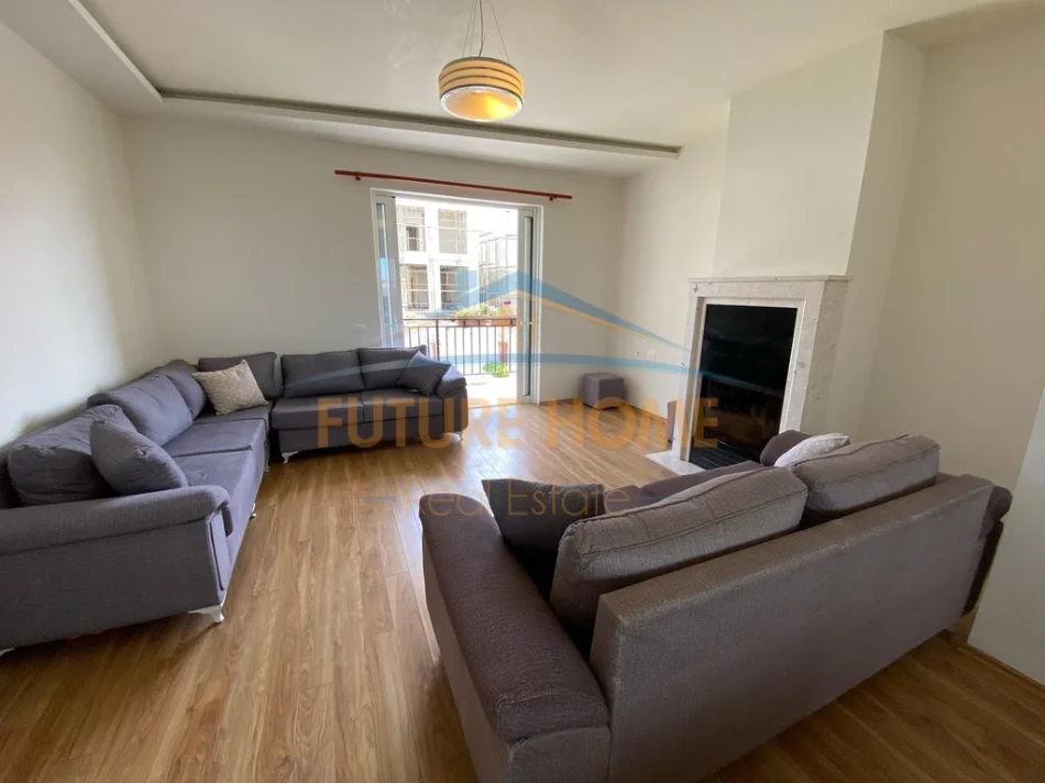 Shqiperi, jepet me qera Vile 4+1+Aneks Kati 0, 600 m² 1.600 € (teg)