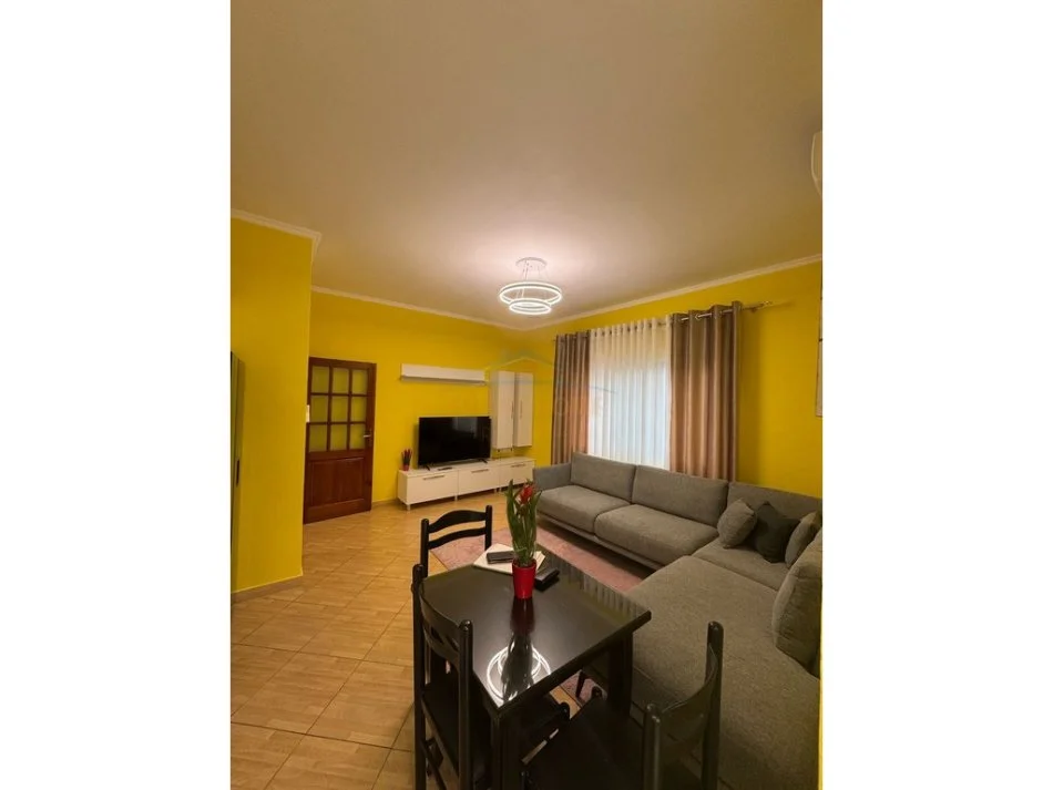 Tirane, jepet me qera apartament 2+1+Ballkon Kati 3, 95 m² 600 € (Don Bosko)