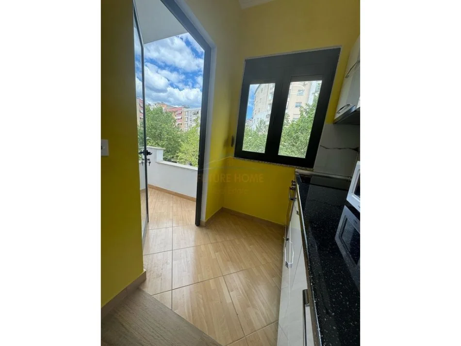 Tirane, jepet me qera apartament 1+1 Kati 3, 95 m² 600 € (Don Bosko)