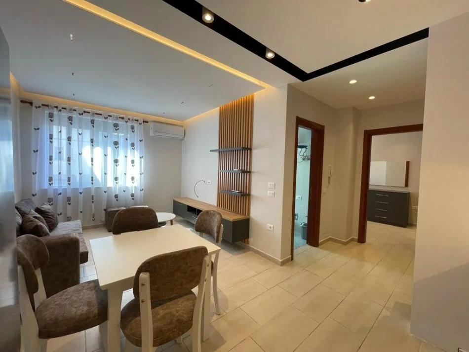 Tirane, jepet me qera apartament 1+1 Kati 8, 64 m² 400 € (Misto Mame)