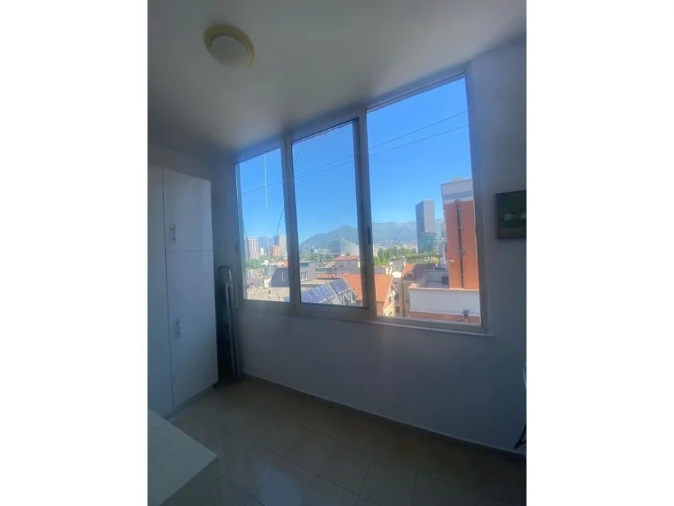 Tirane, jepet me qera apartament 2+1 Kati 7, 90 m² 800 € (Blloku)