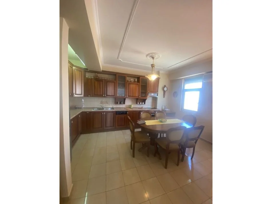 Tirane, jepet me qera apartament 2+1 Kati 7, 90 m² 800 € (Blloku)