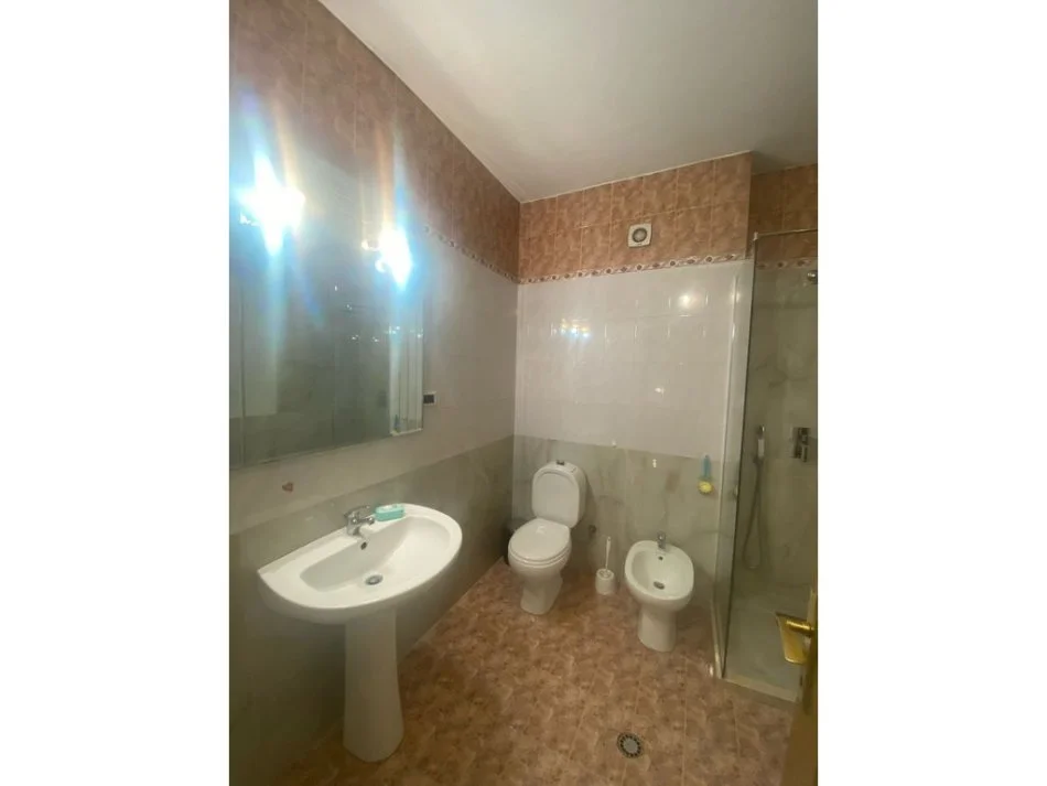 Tirane, jepet me qera apartament 2+1 Kati 7, 90 m² 800 € (Blloku)