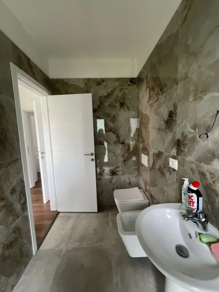 Tirane, shitet apartament 2+1+Ballkon Kati 2, 98 m² 156.000 € 