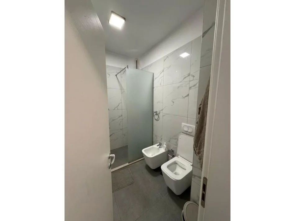 Tirane, jepet me qera apartament 1+1 Kati 8, 46 m² 600 € (Don Bosko)