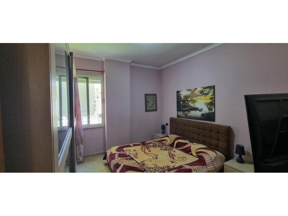 Tirane, jap me qera apartament 1+1 , 400 € (yzberisht)