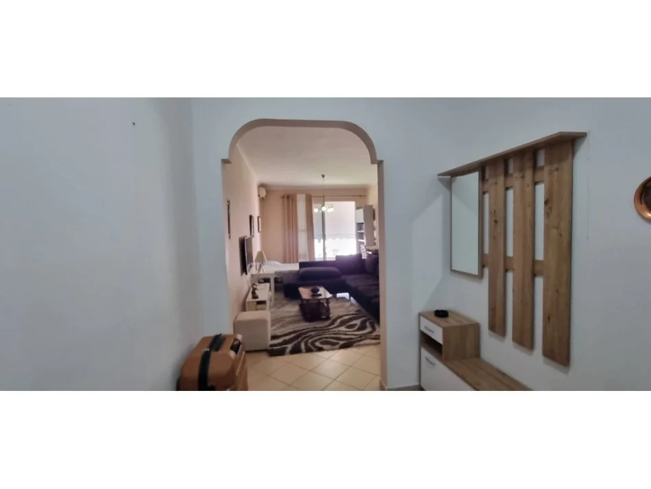 Tirane, jepet me qera apartament 2+1 Kati 6, 80 m² 400 € (Yzberisht)