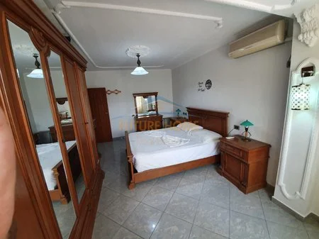 Shitet, Vilë 3-katëshe, pranë Shkollës Ramazan Jarani, Tiranë. AREA52417