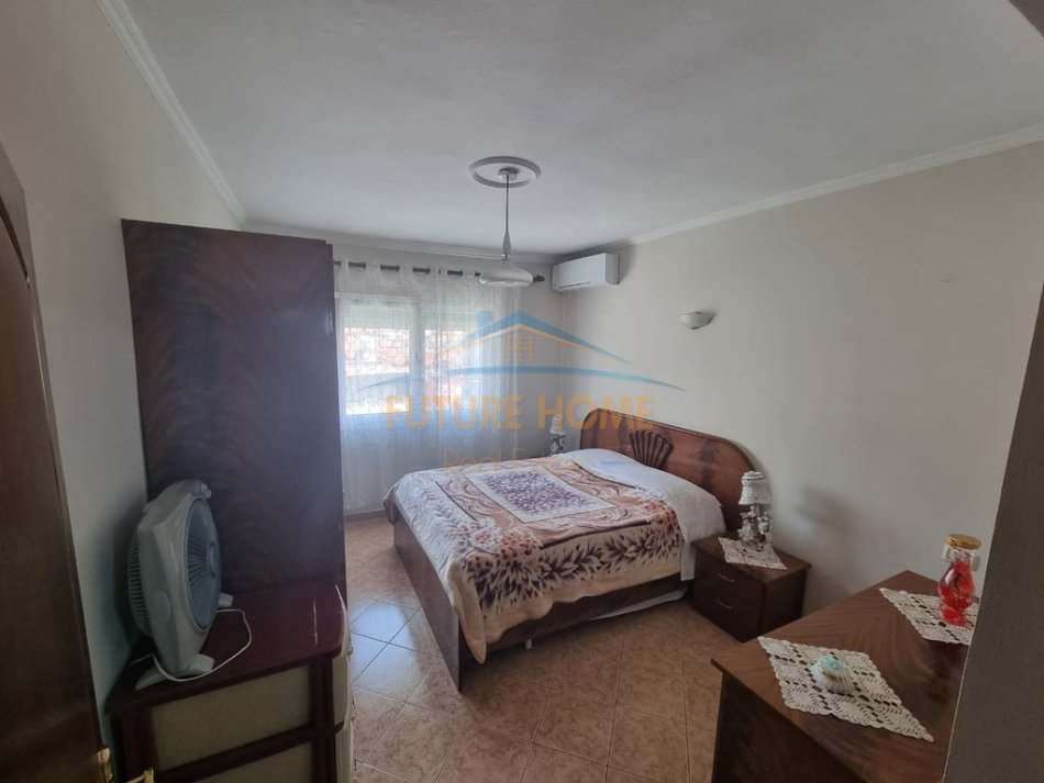 Tirane, jepet me qera apartament 2+1+Ballkon Kati 3, 74 m² 500 € (Rruga Hoxha Tahsim)