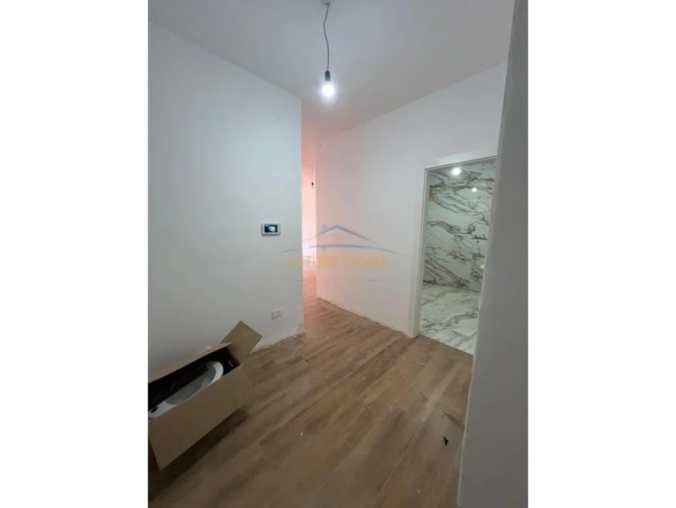 Tirane, shitet apartament 1+1+Ballkon Kati 4, 80 m² 224.000 € (Rruga e Kavajes)