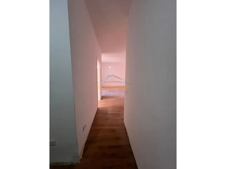 Tirane, shitet apartament 1+1+Ballkon Kati 4, 80 m² 224.000 € (Rruga e Kavajes)