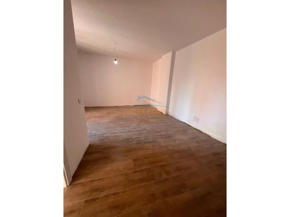 Tirane, shitet apartament 1+1+Ballkon Kati 4, 80 m² 224.000 € (Rruga e Kavajes)