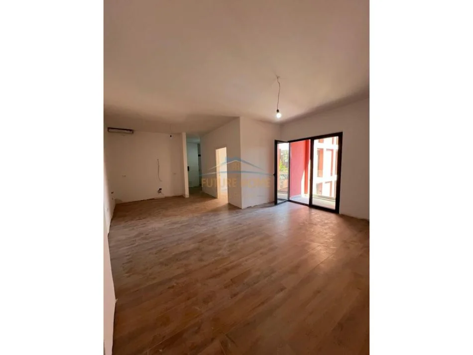 Tirane, shitet apartament 1+1+Ballkon Kati 4, 80 m² 224.000 € (Rruga e Kavajes)