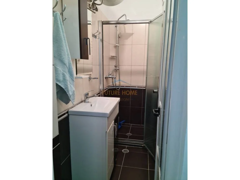 Tirane, jepet me qera apartament 3+1 Kati 4, 104 m² 500 € (Selite)