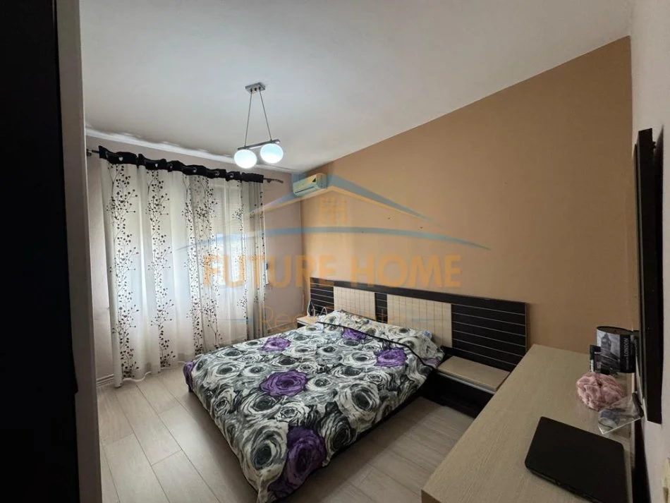 Tirane, jepet me qera apartament 1+1 Kati 7, 70 m² 420 € (Unazën e Re pranë Hotel Martinaj)