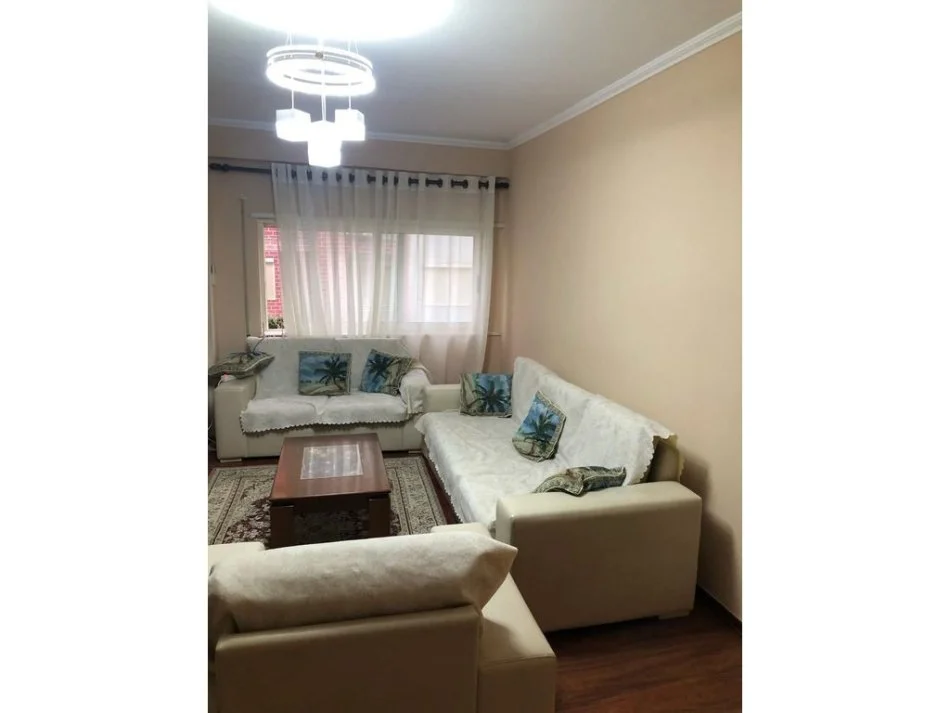 Tirane, jepet me qera apartament 2+1 Kati 3, 100 m² 450 € (Ali Demi)