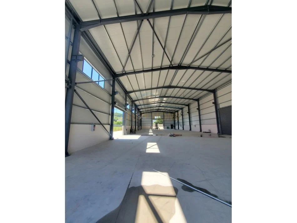 Tirane, jepet me qera magazine Kati 0, 760 m² 4.500 € (Kashar)