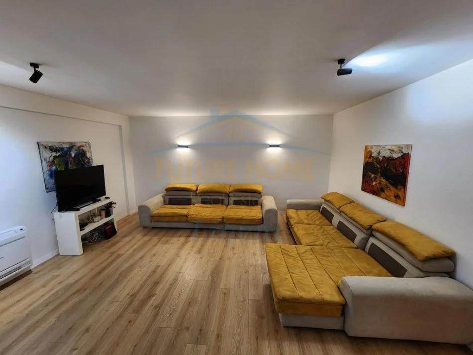 Tirane, jepet me qera 2+1 Kati 1, 133 m² 800 € (Kopshti Botanik)