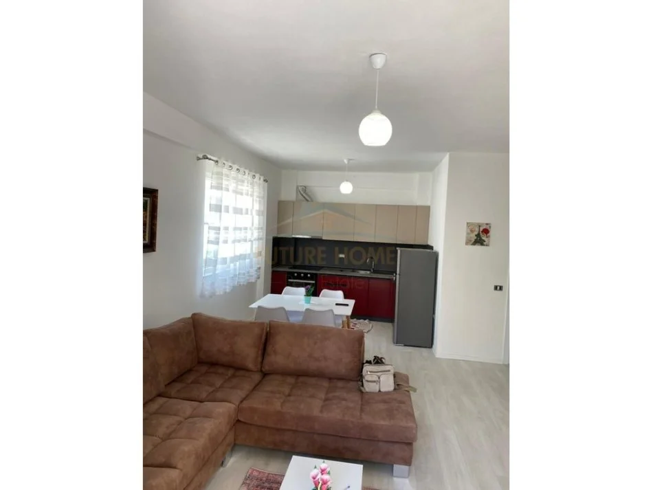 Tirane, jepet me qera apartament 2+1 Kati 2, 102 m² 600 € (kompleksi fz)