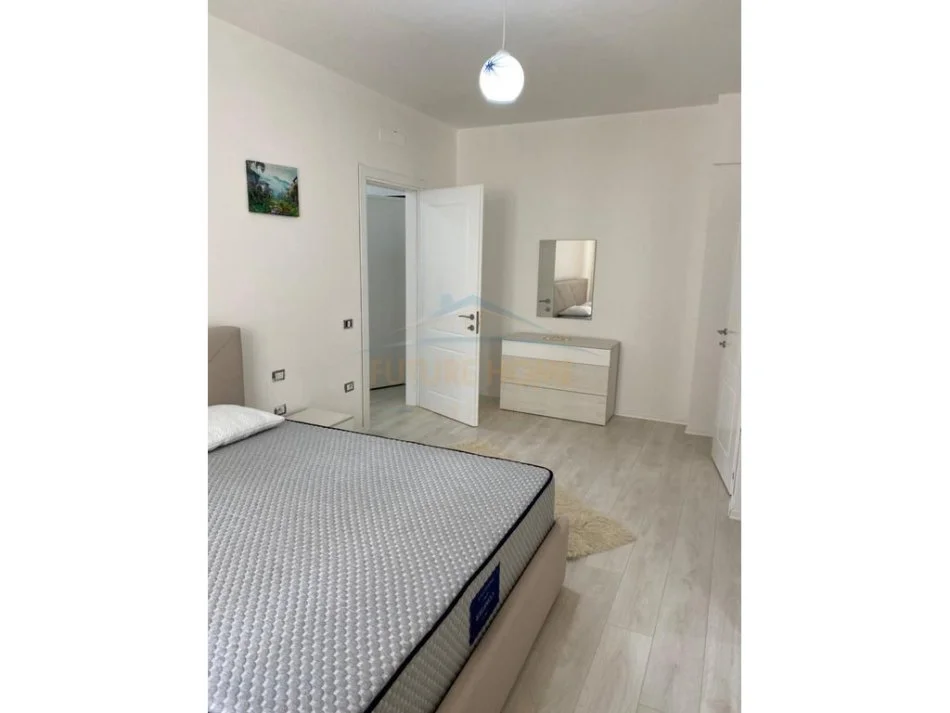 Tirane, jepet me qera apartament 2+1+Ballkon Kati 2, 102 m² 600 € (Kompleksi FZ)
