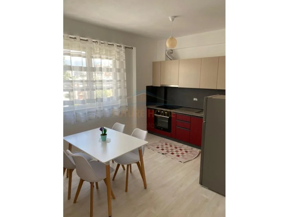 Tirane, jepet me qera apartament 2+1 Kati 2, 102 m² 600 € (kompleksi fz)