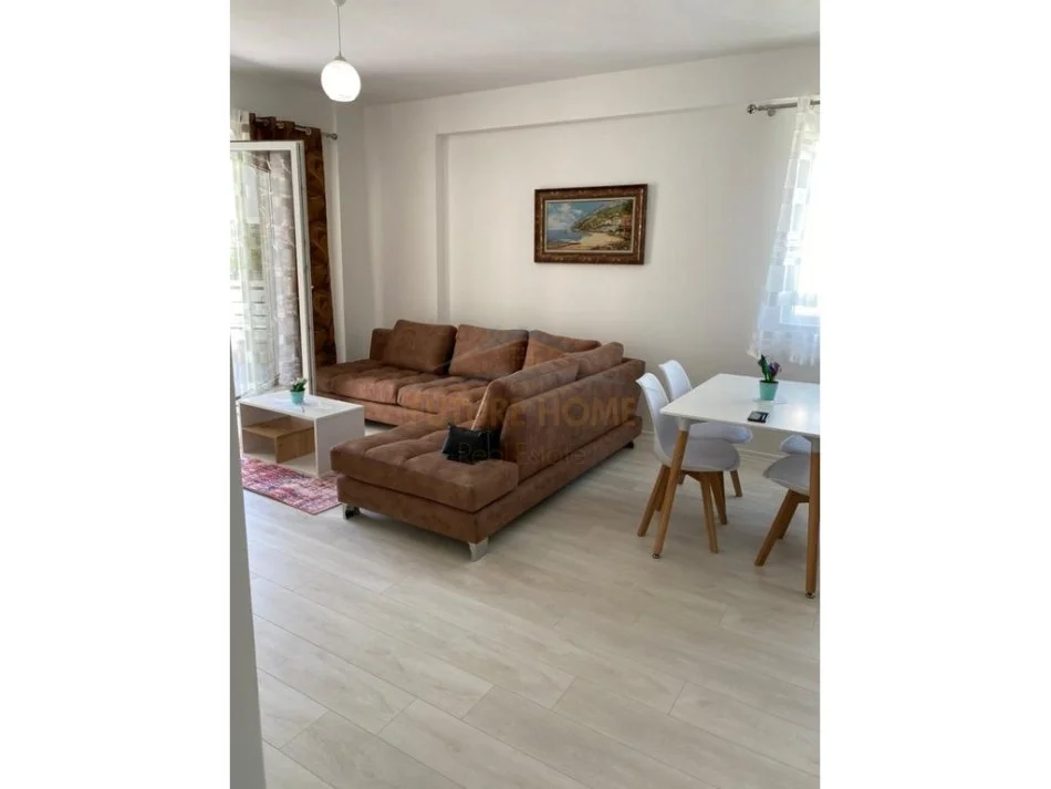 Tirane, jepet me qera apartament 2+1 Kati 2, 102 m² 600 € (Liqeni i Thate)