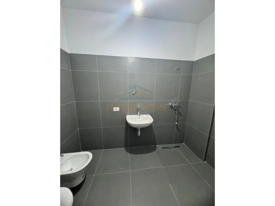 Tirane, shitet apartament 1+1 Kati 3, 60 m² 152.000 € (Kompleksi ASL 2, Ish Venue)