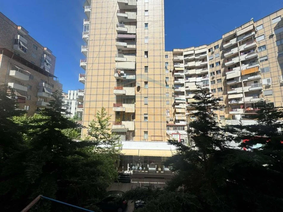 Tirane, jepet me qera apartament 2+1 Kati 3, 100 m² 450 € (Unaza e Re)
