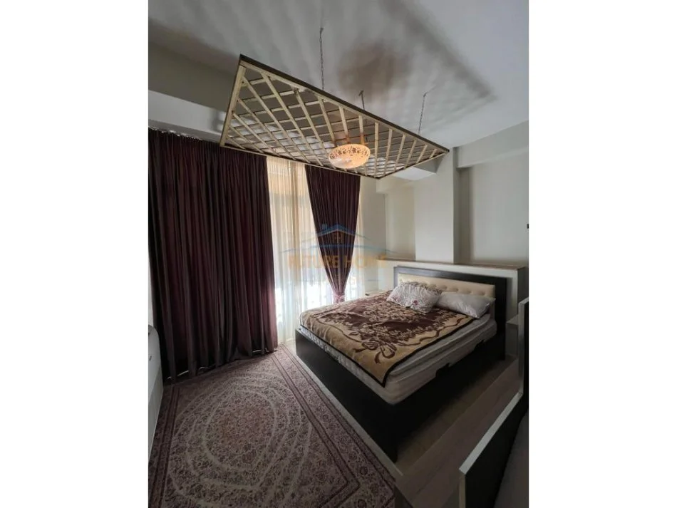 Tirane, jepet me qera garsonier Kati 5, 59 m² 350 € (unaza e re)