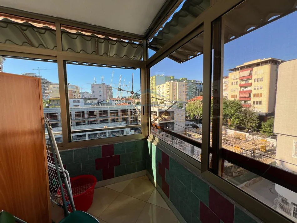 Tirane, jepet me qera apartament 3+1+2, Kati 5, 115 m² 800 € (Bllok)