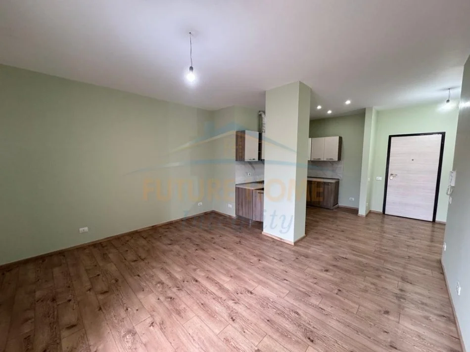 Tirane, jepet me qera apartament 1+1 Kati 4, 65 m² 400 € (Liqeni I Thatë)