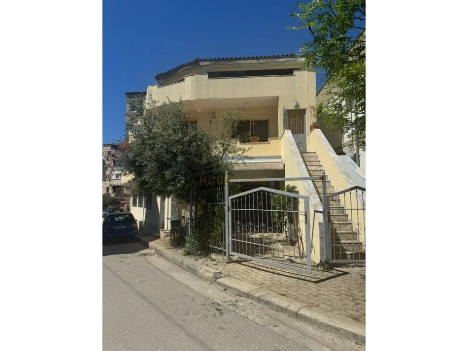 Tirane, shitet Vile 3 Katshe Kati 0, 240 m² 300.000 € (Rruga e Dibres)
