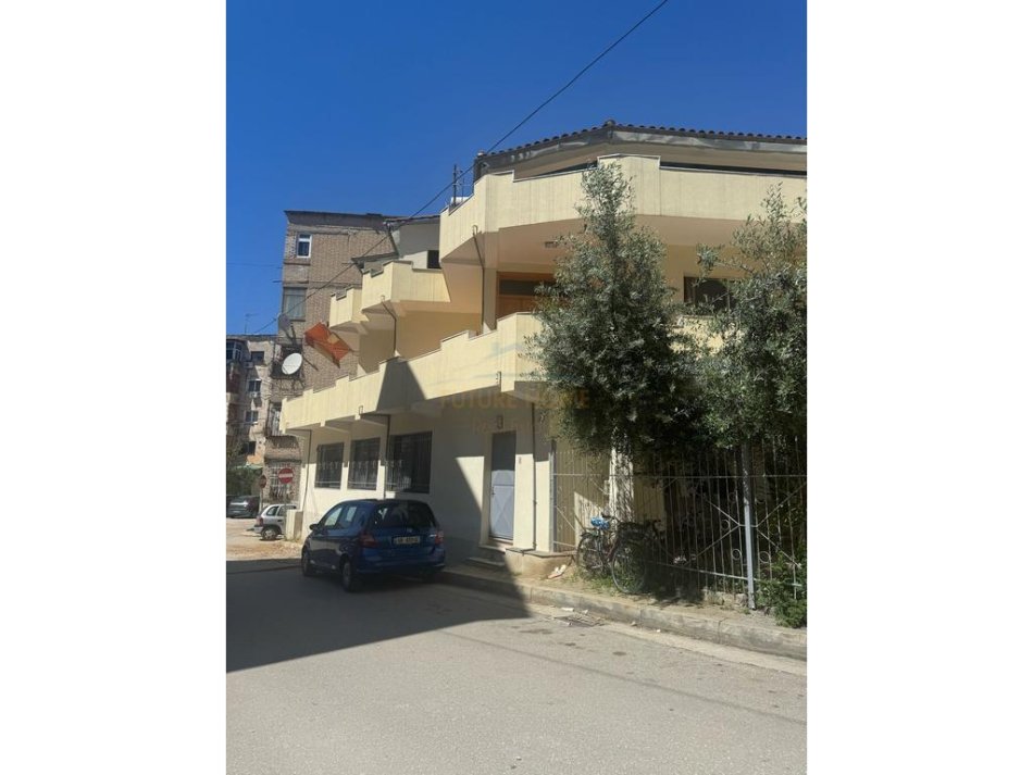 Tirane, shitet Vile 3 Katshe , 240 m² 300.000 € (Rruga e Dibres)
