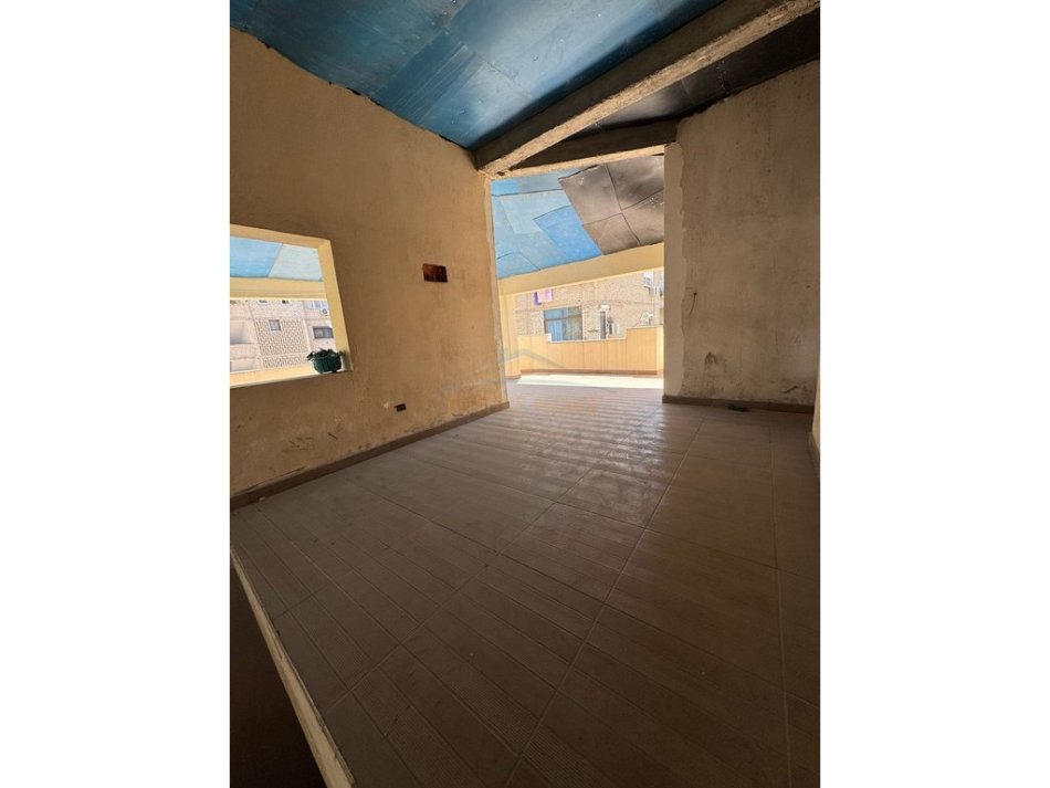 Tirane, shitet Vile 3 Katshe , 240 m² 300.000 € (Rruga e Dibres)