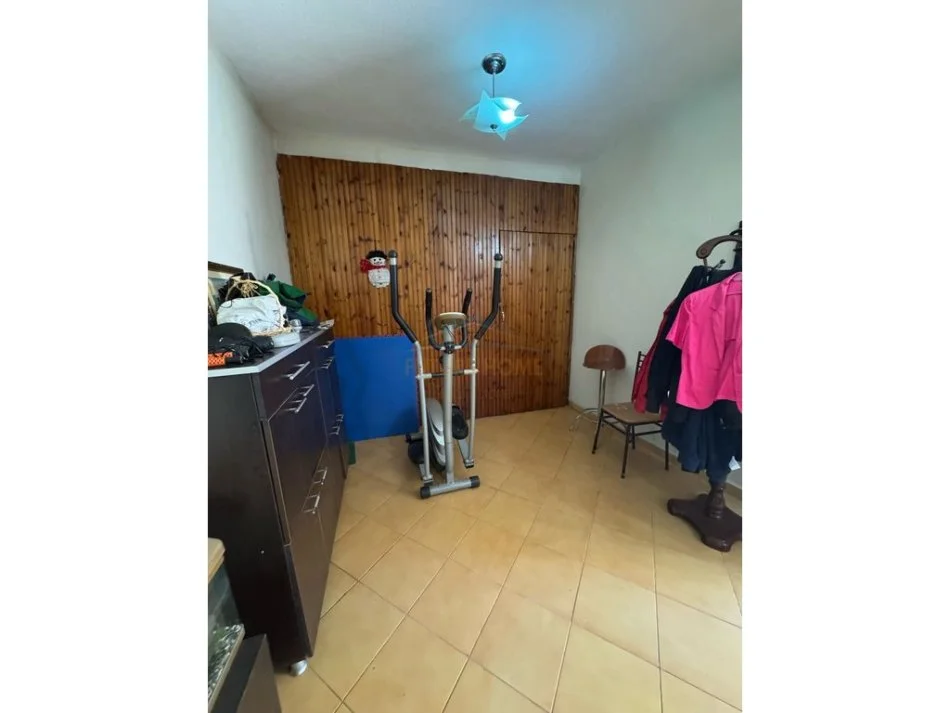 Tirane, shitet Vile 3 Katshe Kati 0, 240 m² 300.000 € (Rruga e Dibres)