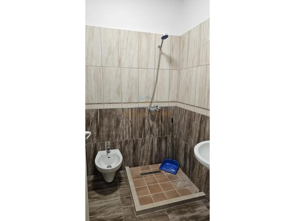 Rrota e kuqe Plazh, shitet apartament 2+1+2 Ballkone Kati 5, 106 m² 200.000 € (Rrota e kuqe, Plazh)