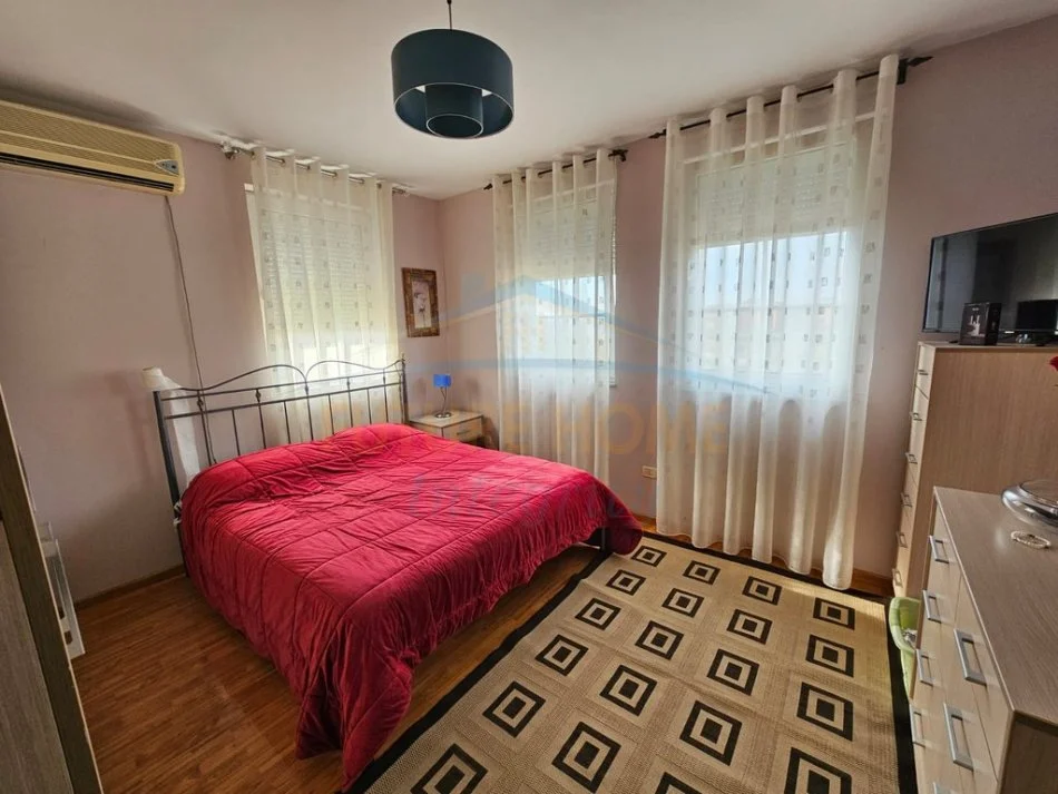 Tirane, shitet apartament 2+1+Ballkon Kati 5, 92 m² 178.000 € (Rruga e Dibres)