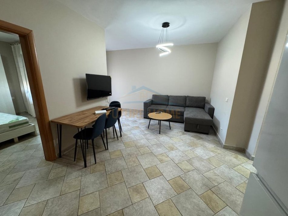 Tirane, jepet me qera apartament 1+1 Kati 15, 65 m² 650 € (Qera, Apartament 1+1, Qendër , Tiranë.)