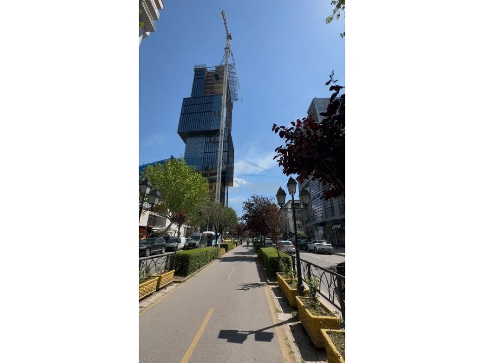 Tirane, jepet me qera apartament 3+1+Ballkon Kati 2, 149 m² 1.800 € (Qender, Tirane)
