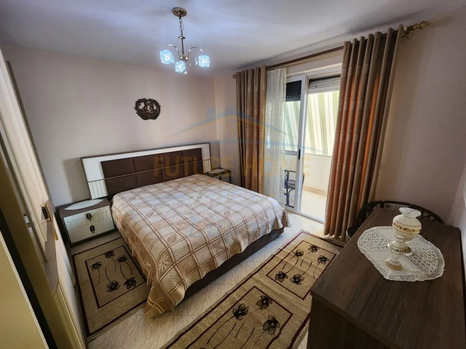 Tirane, jepet me qera apartament 2+1+Ballkon Kati 5, 70 m² 460 € (Rruga Xhanfize Keko)